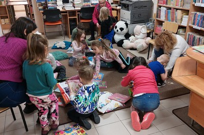 Przedszkolaki w bibliotece