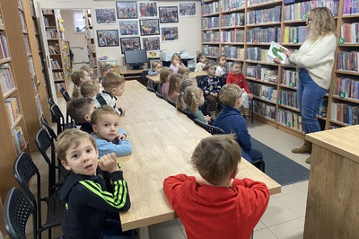 Przedszkolaki w bibliotece
